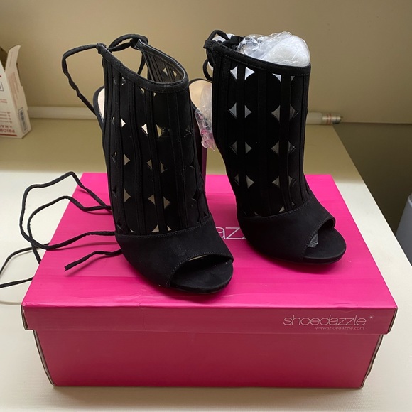 Just Fab Black Sandal New in Box size 6 1/2 - Picture 3 of 3